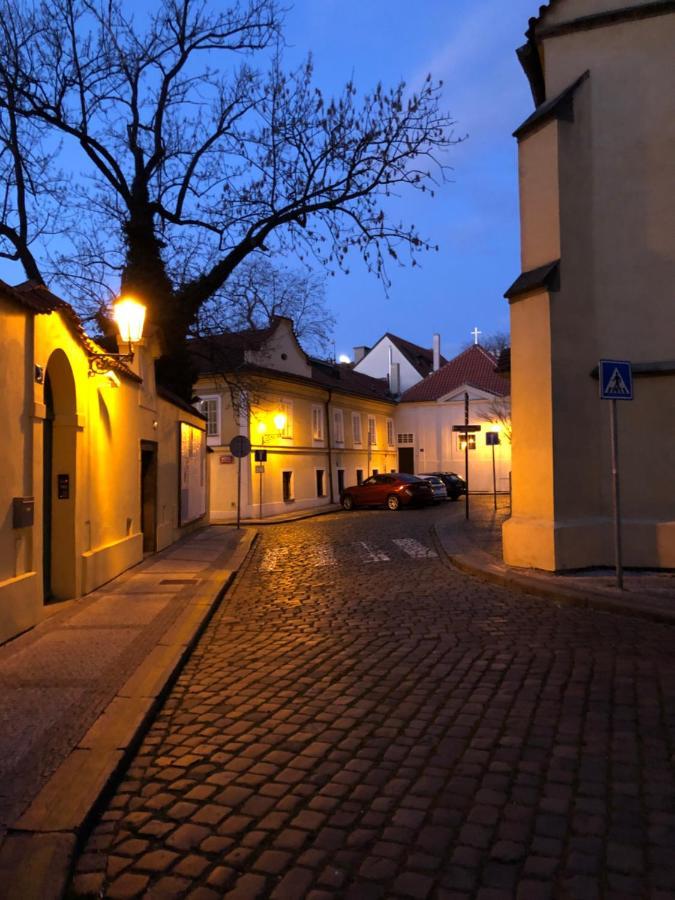 Old Town Basement Apartment ปราก ภายนอก รูปภาพ
