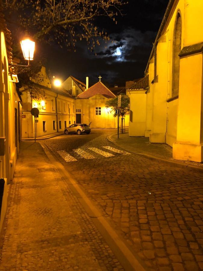 Old Town Basement Apartment ปราก ภายนอก รูปภาพ
