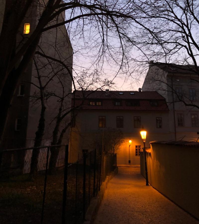 Old Town Basement Apartment ปราก ภายนอก รูปภาพ