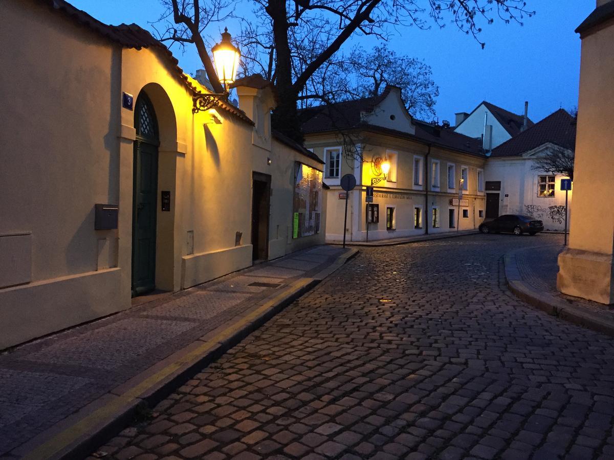 Old Town Basement Apartment ปราก ภายนอก รูปภาพ