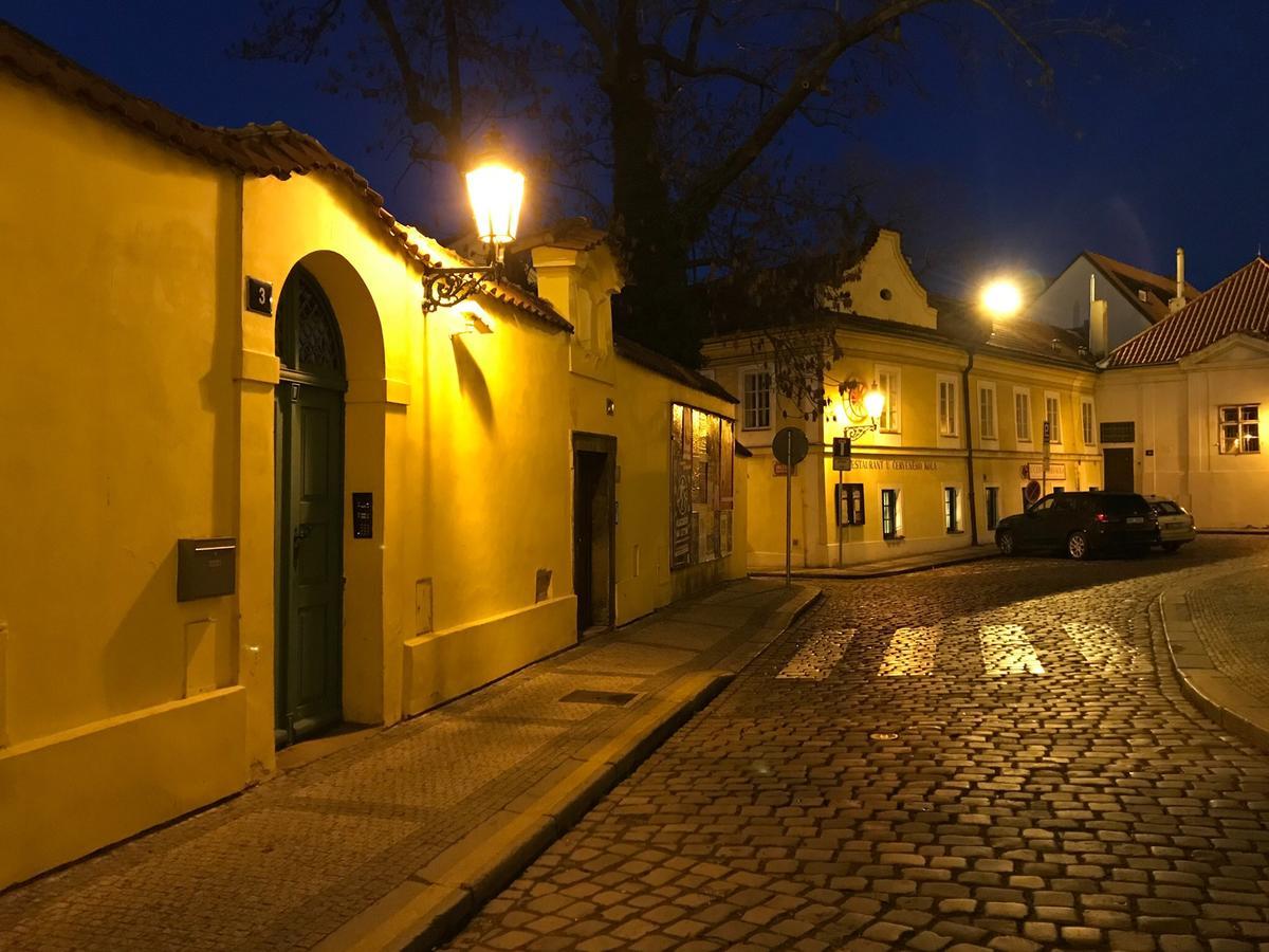 Old Town Basement Apartment ปราก ภายนอก รูปภาพ