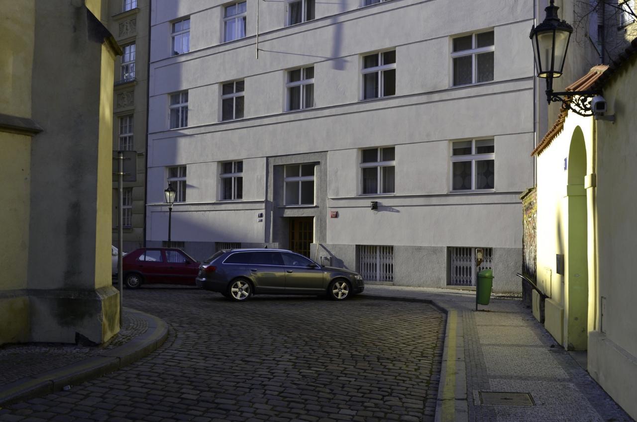 Old Town Basement Apartment ปราก ภายนอก รูปภาพ